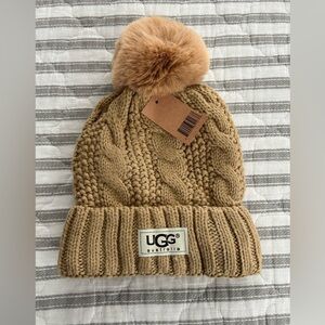 NWT Ugg Pom Pom Fleece Lined Hat